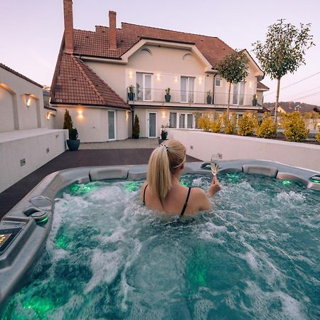 Dozsa Residence Орадеа Екстериор снимка
