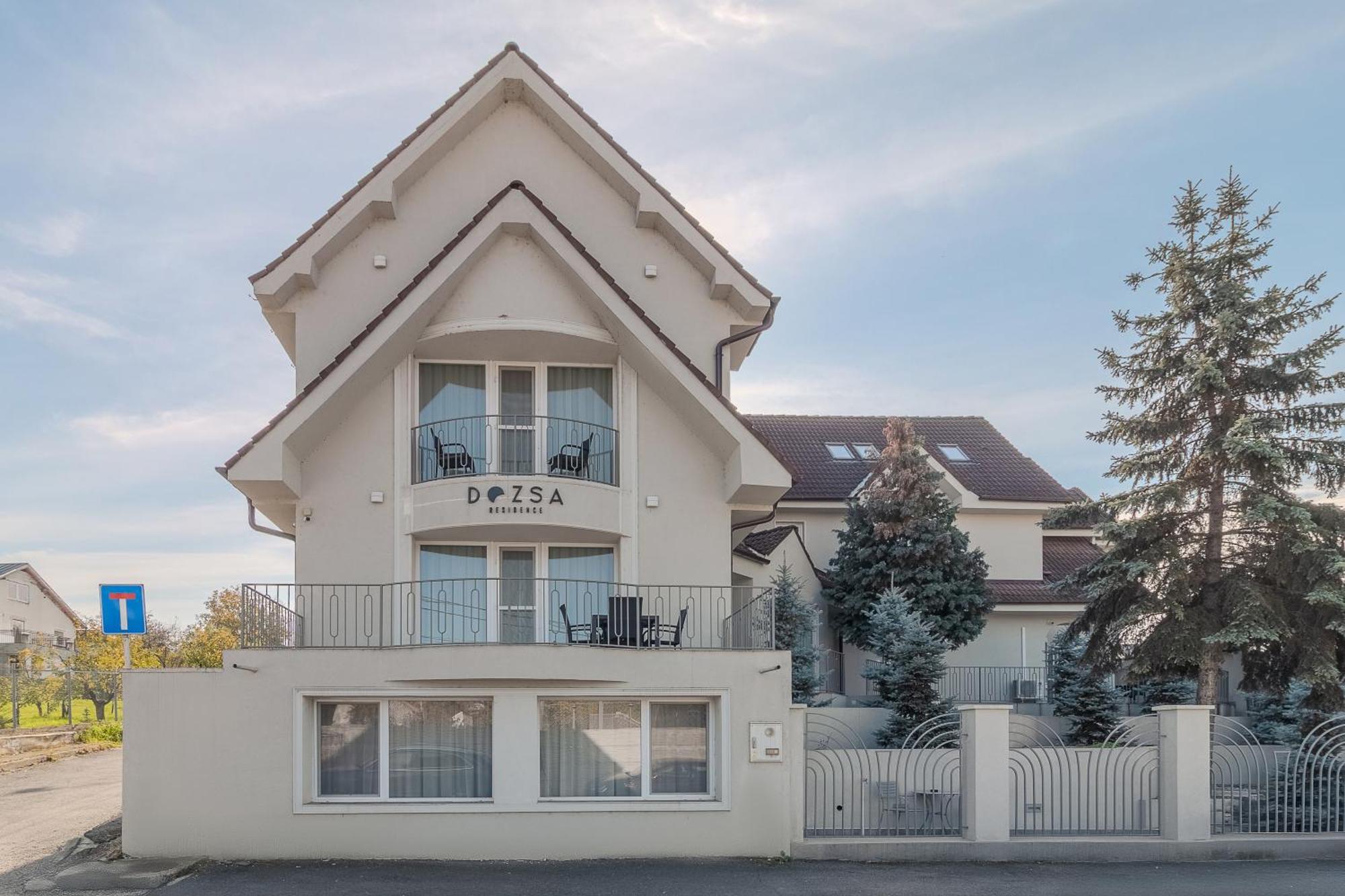 Dozsa Residence Орадеа Екстериор снимка